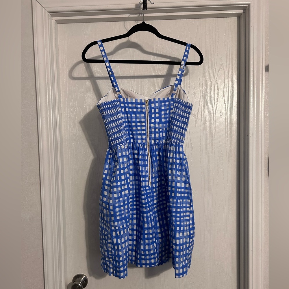Lilly Pulitzer | Blue and White Patterned Mini Dress | Size 10 - Picture 4 of 5